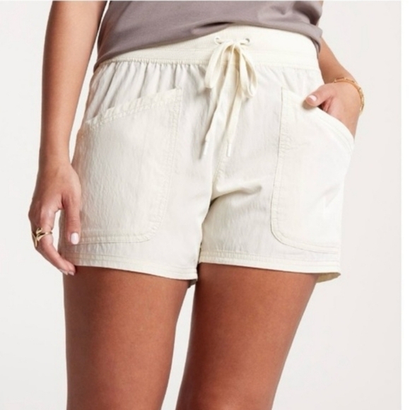 Calia Midrise Pintuck Shorts Size Small NWT - Picture 1 of 8